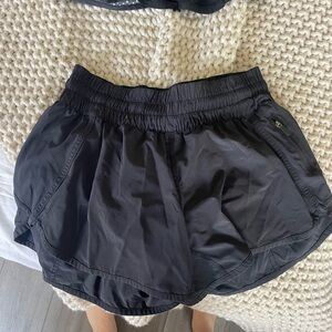 black lululemon shorts